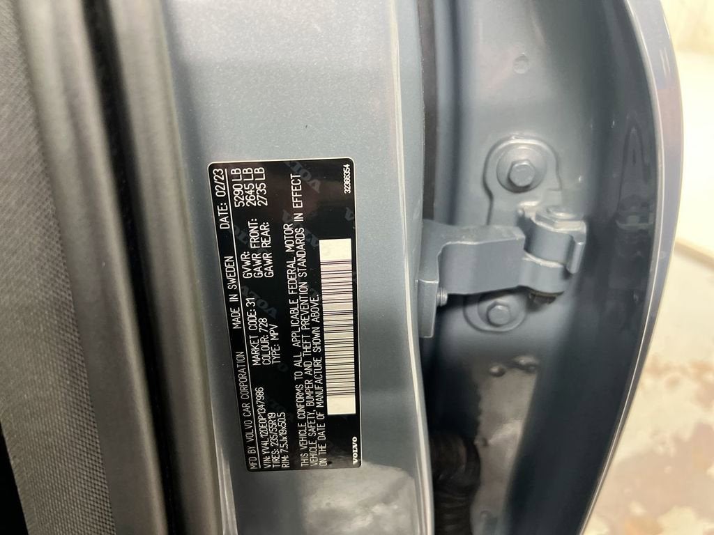 2023 Volvo XC60 Plus Bright Theme