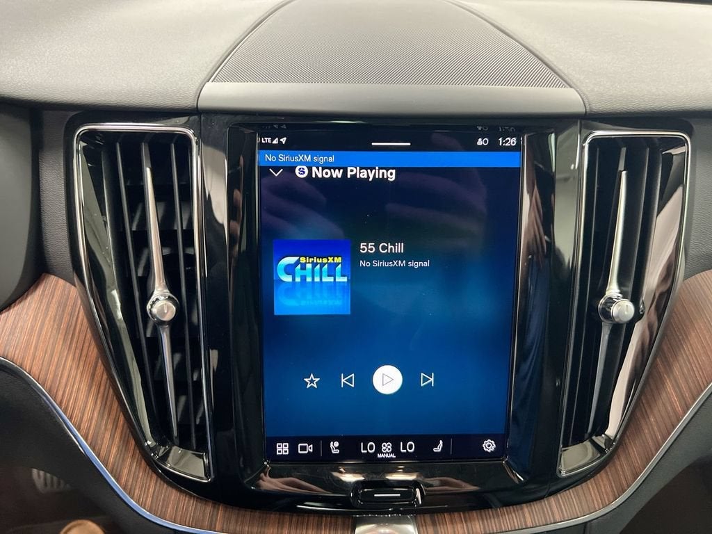 2023 Volvo XC60 Plus Dark Theme