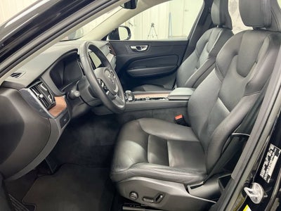 2023 Volvo XC60 Plus Dark Theme