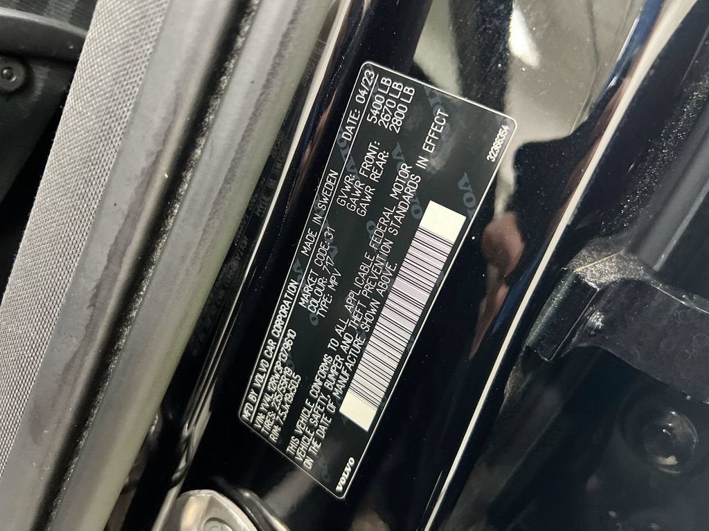 2023 Volvo XC60 Plus Dark Theme