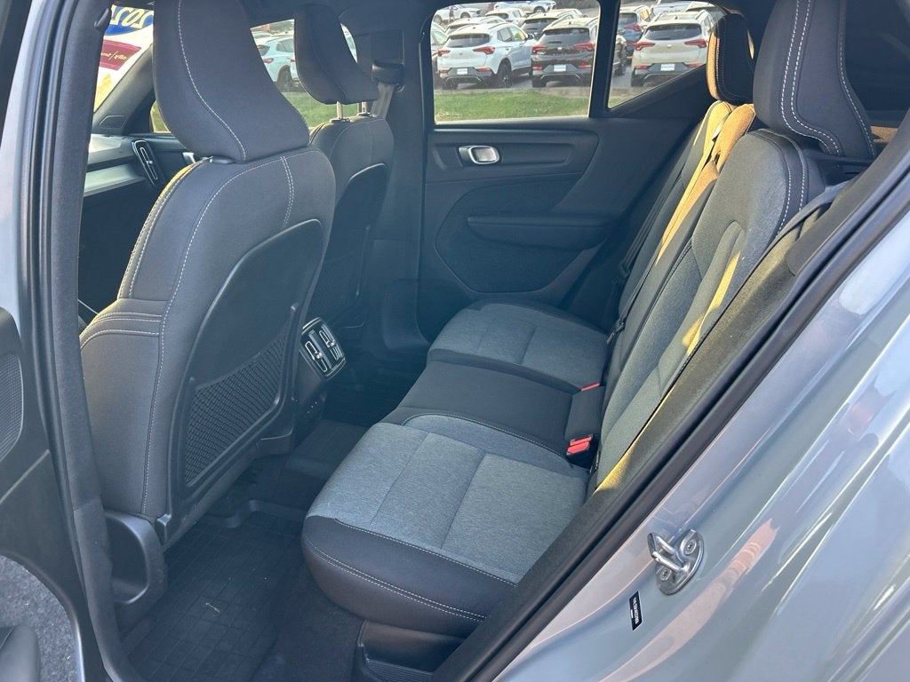 2024 Volvo XC40 Core Bright Theme