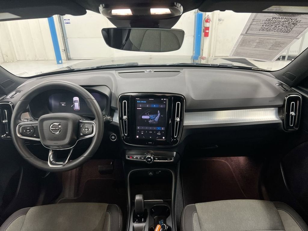 2023 Volvo XC40 Core