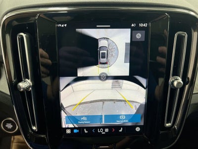 2024 Volvo XC40 Plus Dark Theme