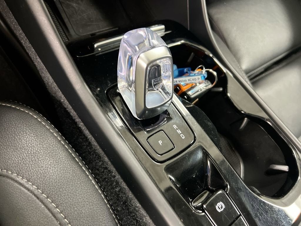 2024 Volvo XC40 Plus Dark Theme