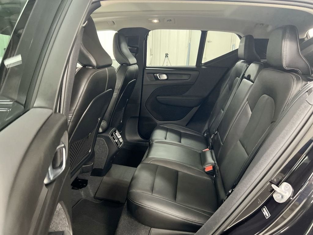 2024 Volvo XC40 Plus Dark Theme