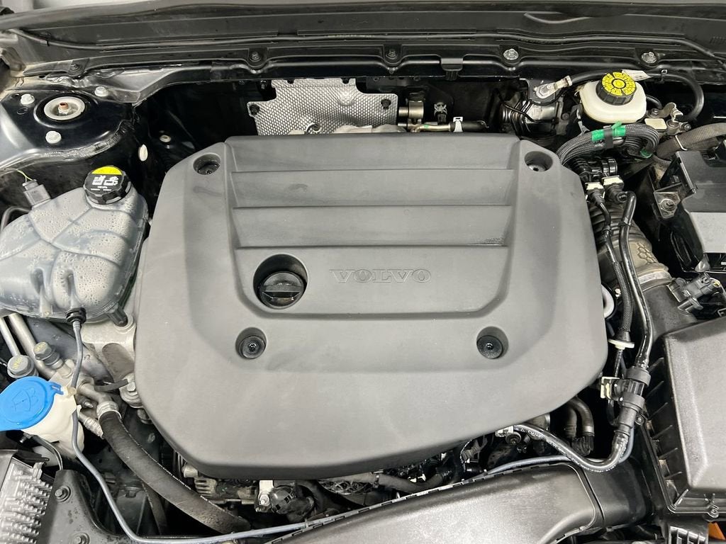 2024 Volvo XC40 Plus Dark Theme