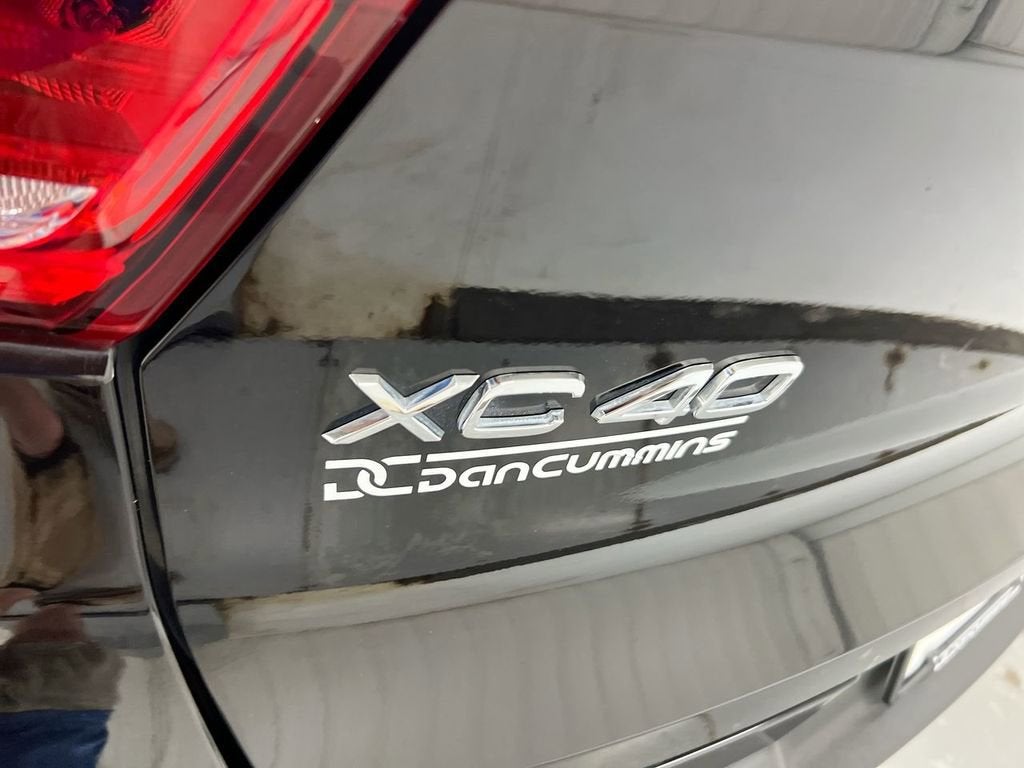 2024 Volvo XC40 Plus Dark Theme