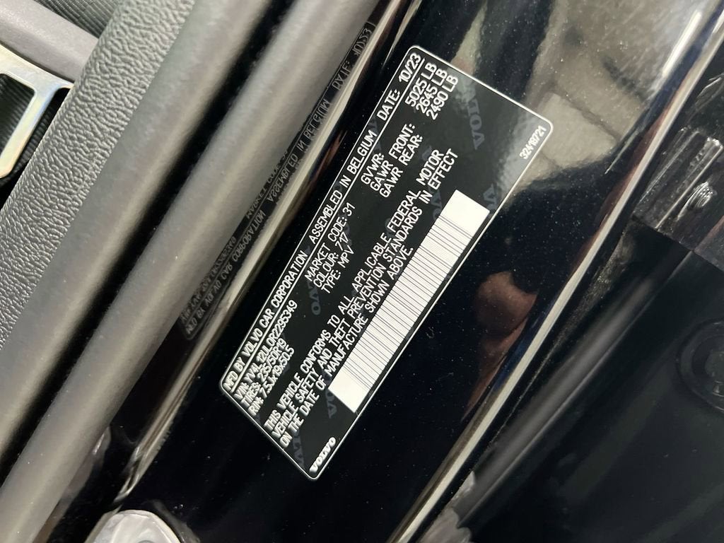 2024 Volvo XC40 Plus Dark Theme