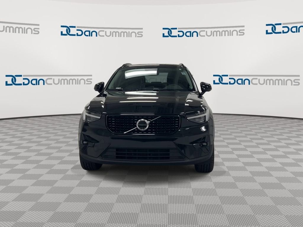 2024 Volvo XC40 Plus Dark Theme