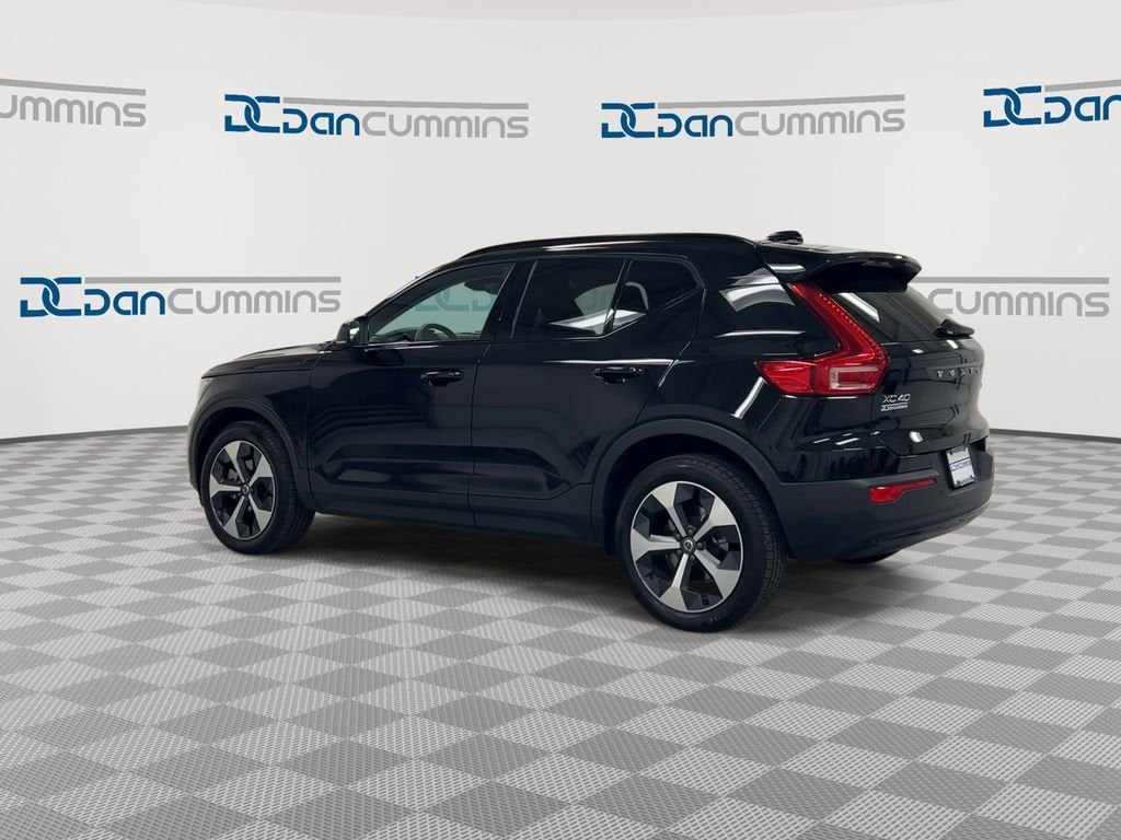 2024 Volvo XC40 Plus Dark Theme