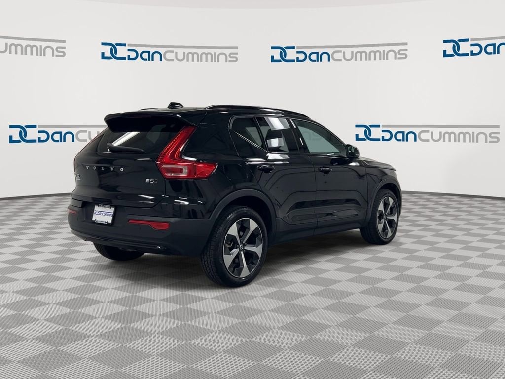 2024 Volvo XC40 Plus Dark Theme