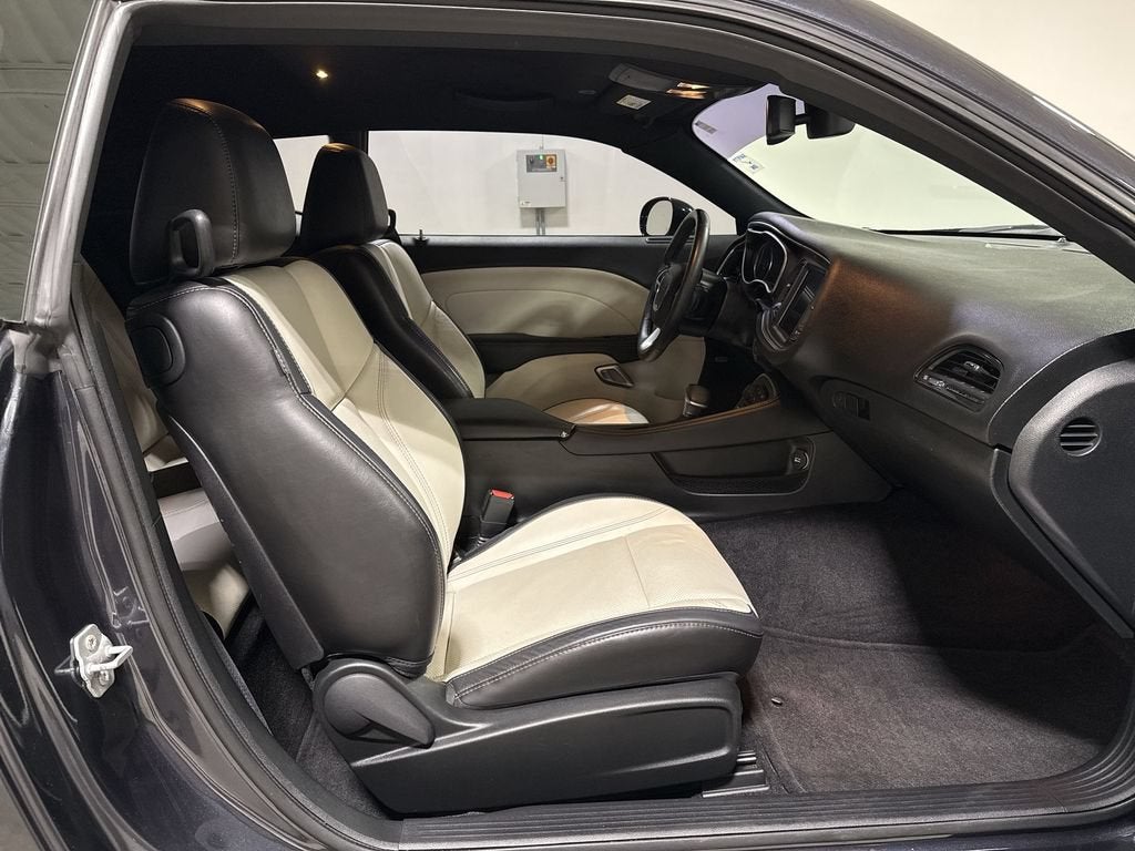 2018 Dodge Challenger SXT Plus