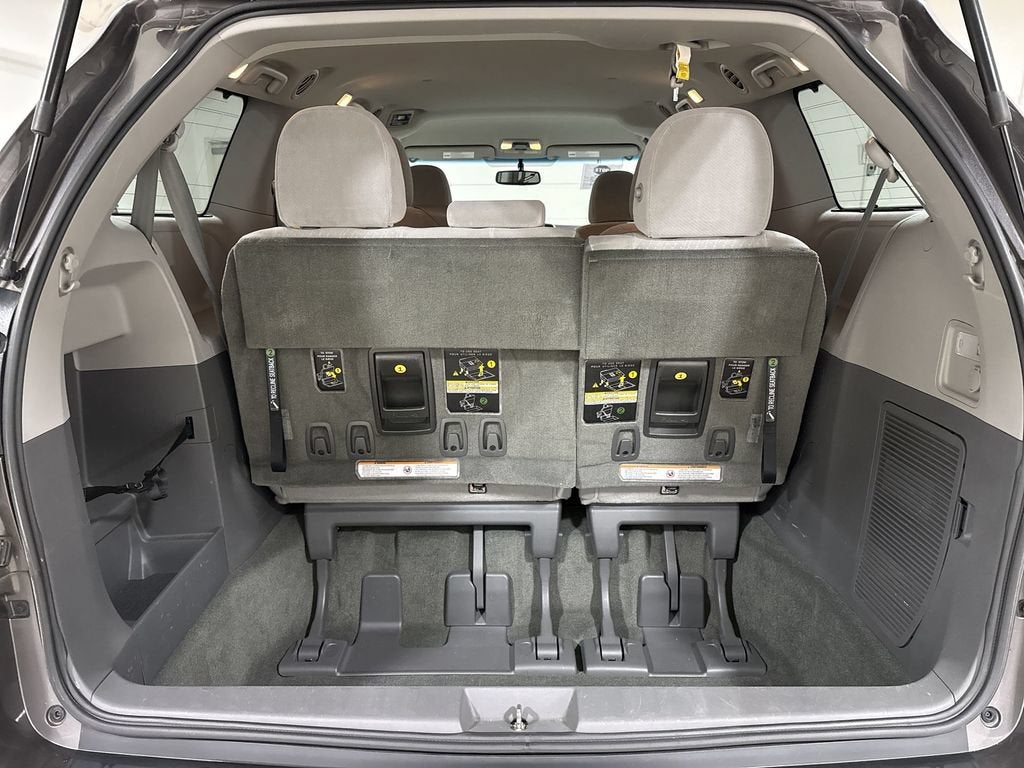 2017 Toyota Sienna LE Auto Access Seat