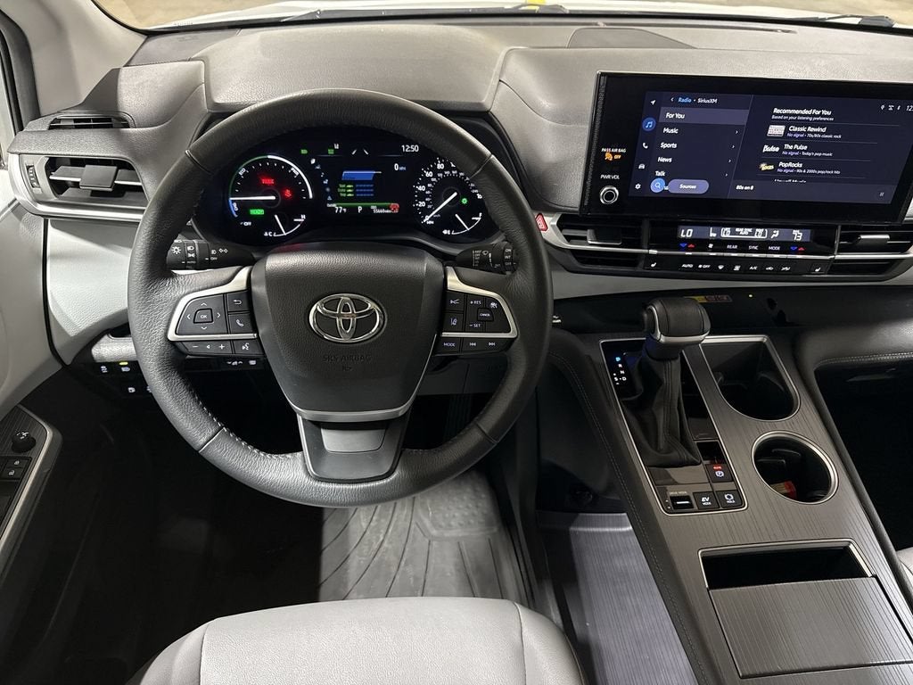 2025 Toyota Sienna XLE