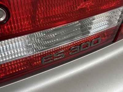 2000 Lexus ES 300 4dr Sdn