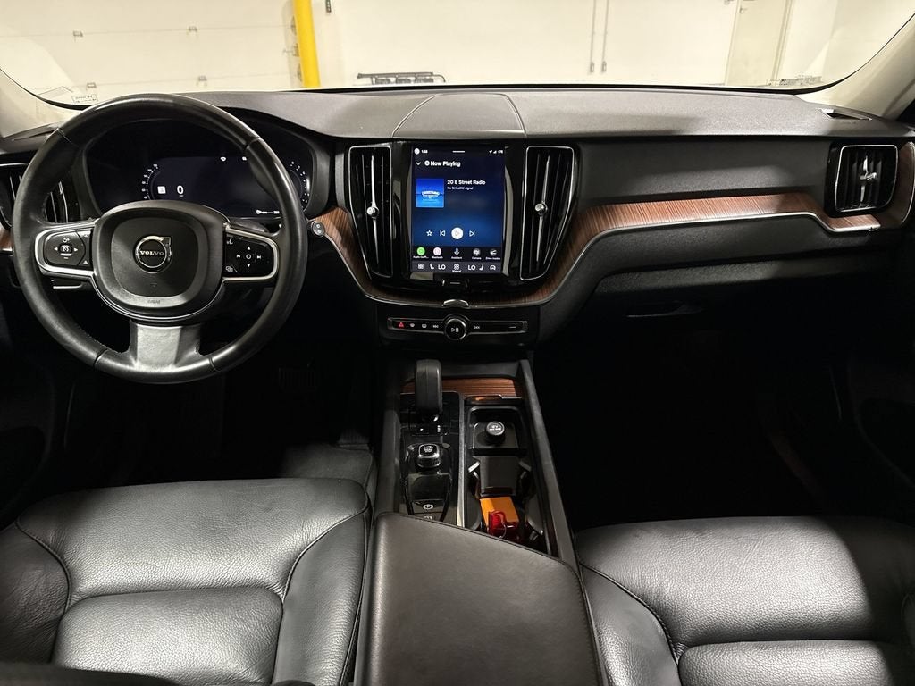2023 Volvo XC60 Plus Bright Theme