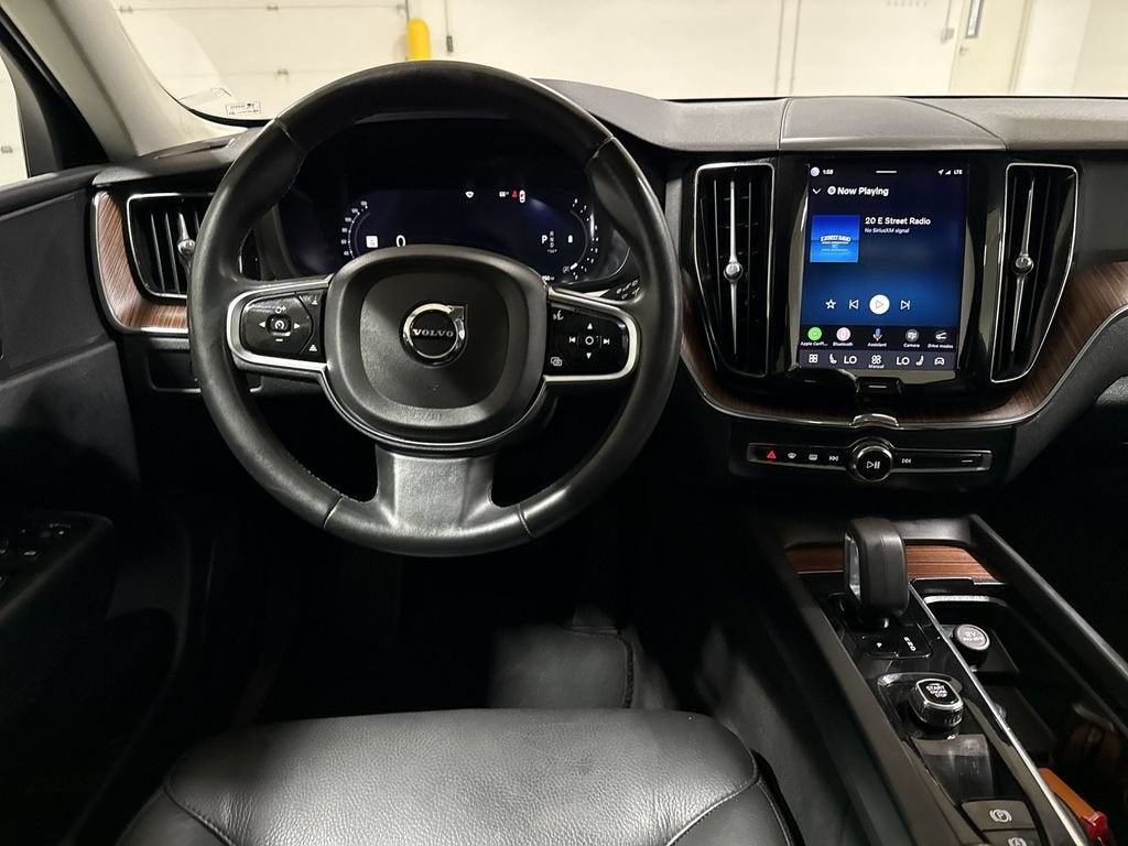 2023 Volvo XC60 Plus Bright Theme