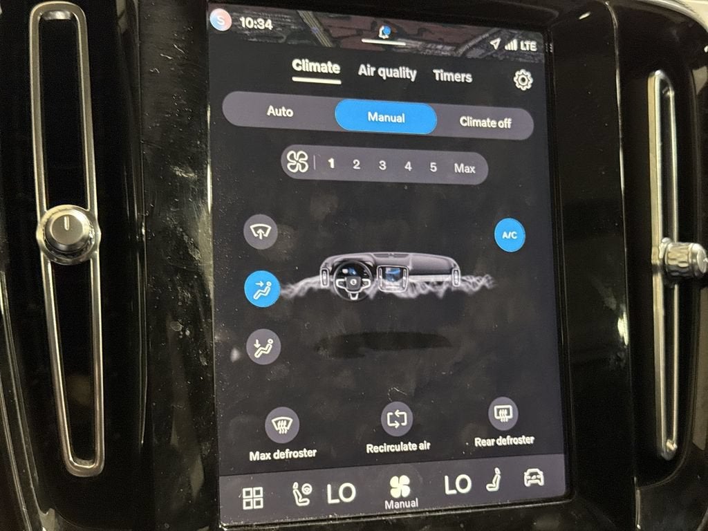 2023 Volvo XC40 Plus Bright Theme