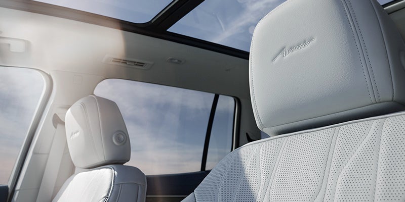 Available panoramic sunroof Available panoramic sunroof