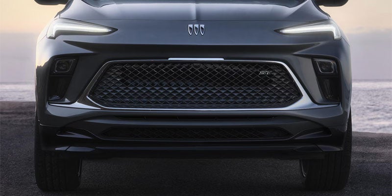 Exclusive Avenir grille and bright chrome accents